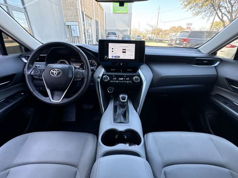 Used 2023 Toyota Venza LE image 21