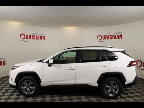 Used 2022 Toyota RAV4 XLE w/ Convenience Package AWD/4WD image 5