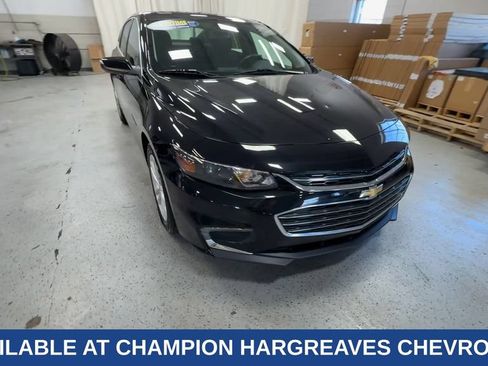 Used 2017 Chevrolet Malibu LT FWD image 3