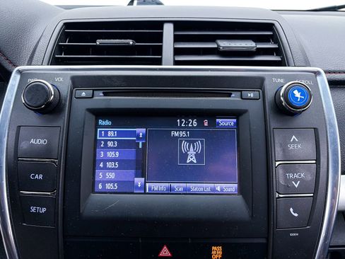 Used 2016 Toyota Camry SE image 16