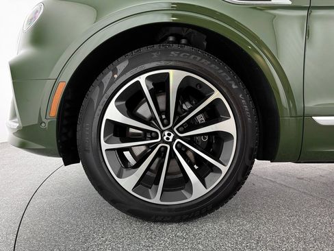 Used 2025 Bentley Bentayga image 35