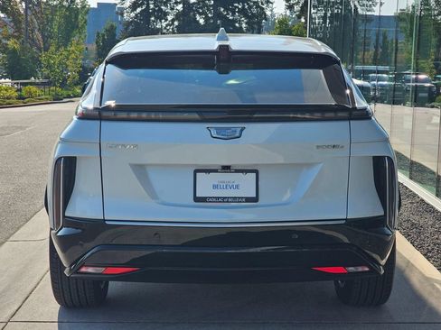New 2026 Cadillac Lyriq Luxury AWD/4WD image 4
