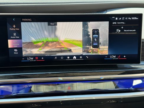 Used 2025 BMW 740i w/ Premium Package RWD image 32