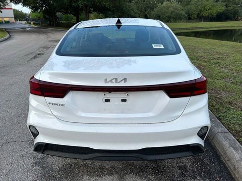 Used 2024 Kia Forte LXS w/ LXS Technology Package FWD image 5