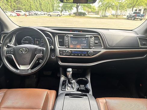 Used 2019 Toyota Highlander Limited AWD/4WD image 17