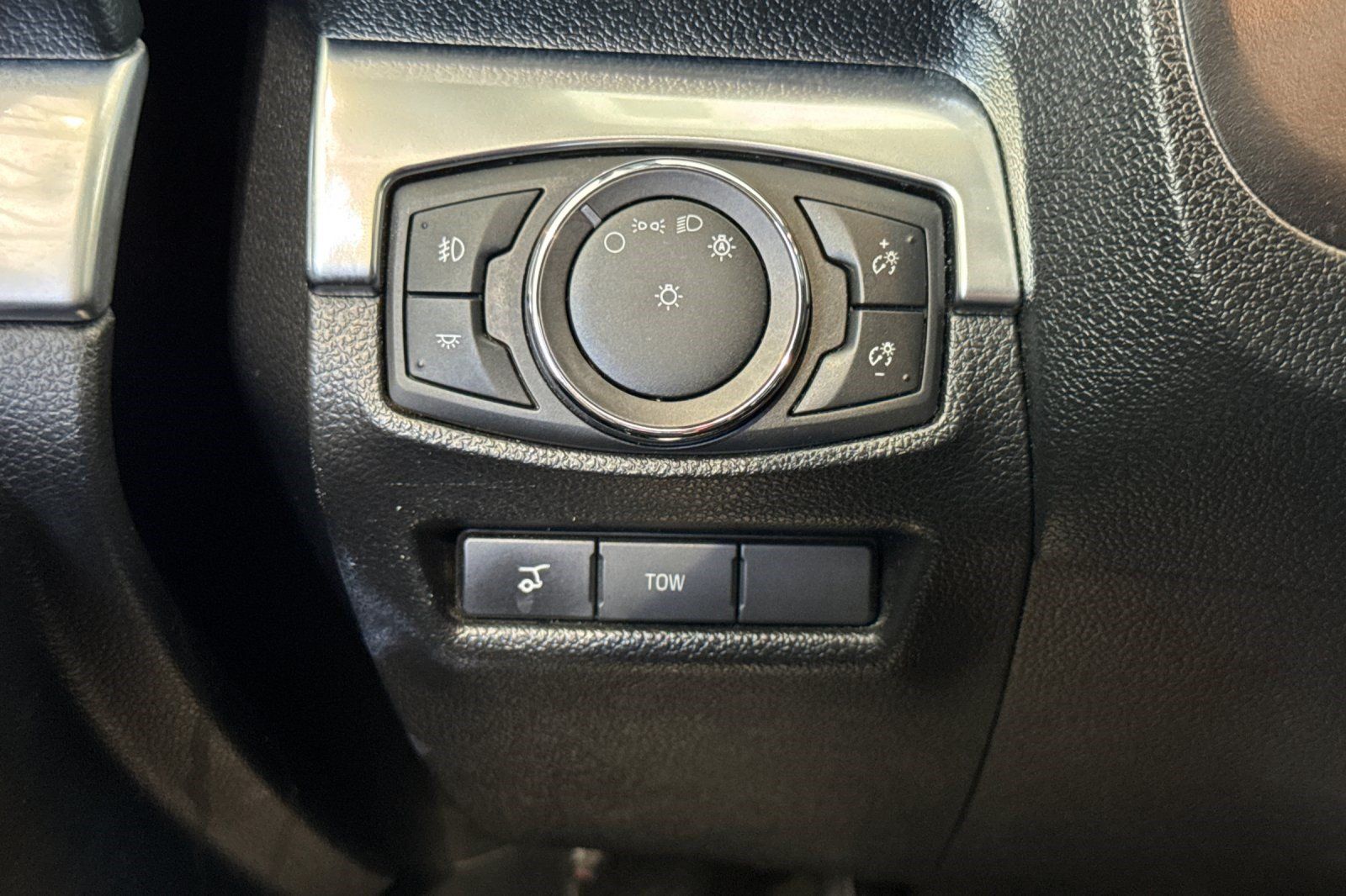 Used 2017 Ford Explorer Limited w/ Equipment Group 301A AWD/4WD image 38