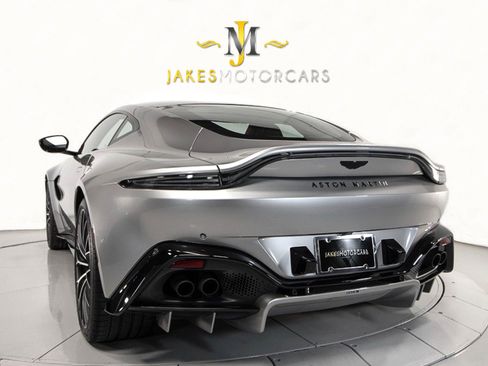 Used 2022 Aston Martin V8 Vantage Coupe image 8