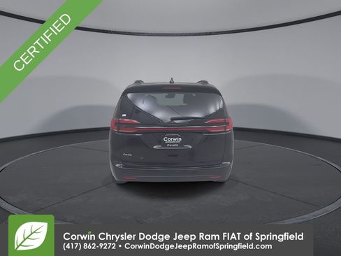 Certified 2025 Chrysler Pacifica Limited image 14