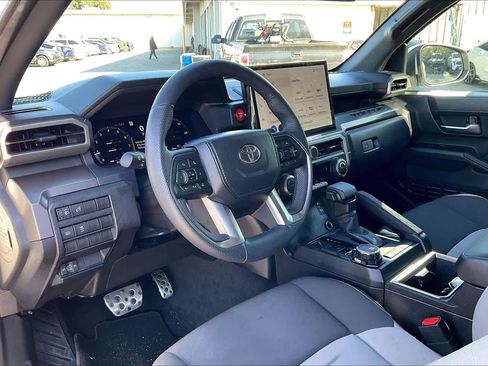 Used 2025 Toyota Tacoma TRD Sport image 16