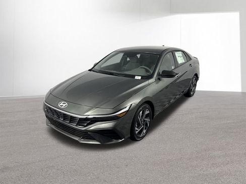 Used 2025 Hyundai Elantra Sport FWD image 34