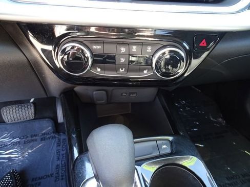 Certified 2024 Chevrolet Trax LT w/ Driver Confidence Package image 12