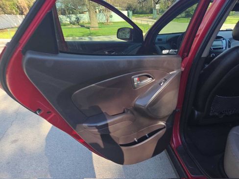 Used 2011 Hyundai Tucson GLS w/ Navigation Pkg 2 image 17