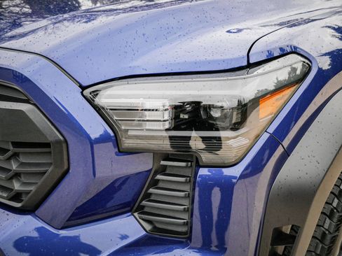 Used 2025 Toyota Tacoma TRD Off-Road image 6