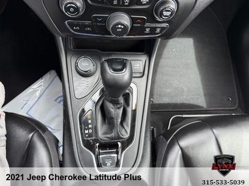 Used 2021 Jeep Cherokee Latitude Plus AWD/4WD image 14
