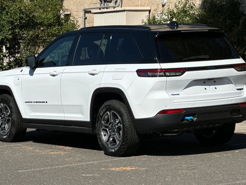 New 2023 Jeep Grand Cherokee Trailhawk w/ Advanced Protech Group II image 5