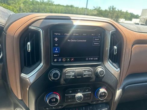 Used 2020 Chevrolet Silverado 1500 High Country w/ Technology Package AWD/4WD image 13