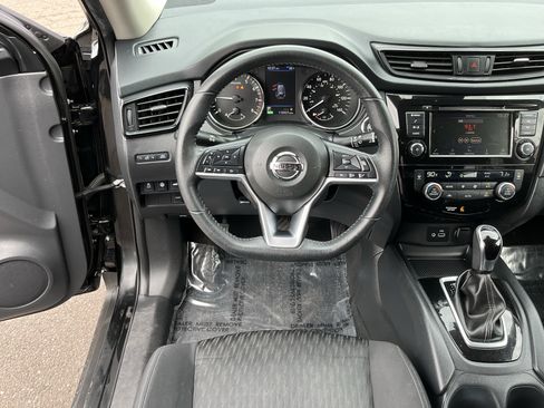 Used 2020 Nissan Rogue SV image 12