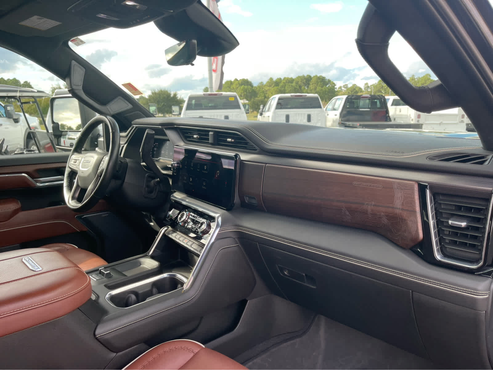 Used 2024 GMC Sierra 2500 Denali Ultimate AWD/4WD image 27
