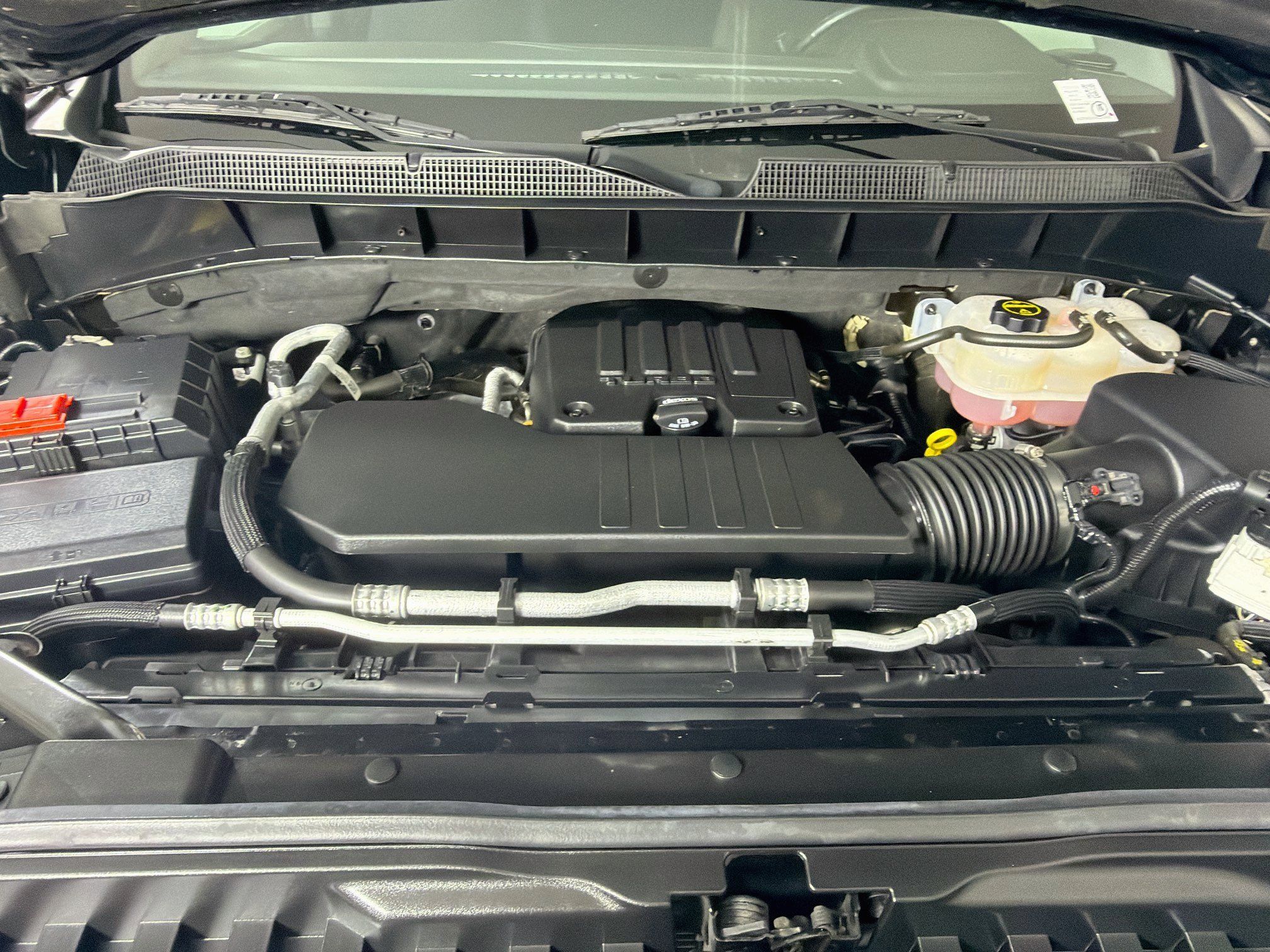Used 2024 Chevrolet Silverado 1500 LT AWD/4WD image 33