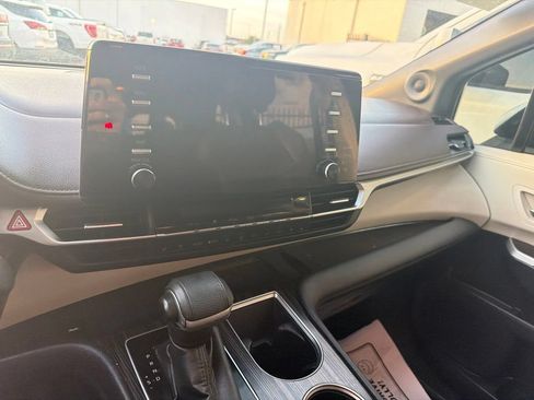 Used 2022 Toyota Sienna Platinum FWD image 14