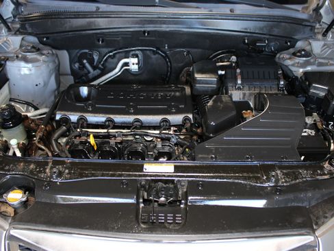 Used 2012 Hyundai Santa Fe GLS FWD image 32