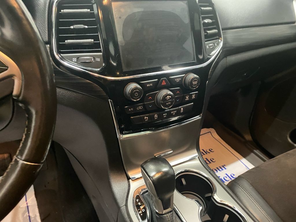 Used 2020 Jeep Grand Cherokee Altitude AWD/4WD image 34