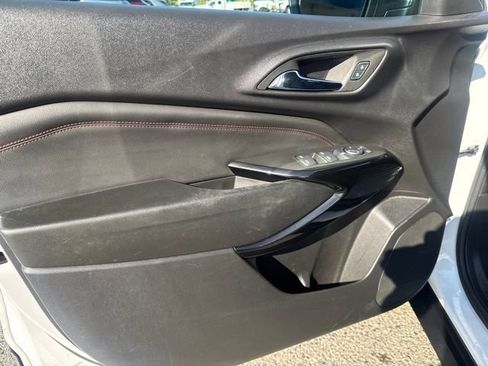 Used 2024 Chevrolet Trax RS w/ Sunroof Package FWD image 16