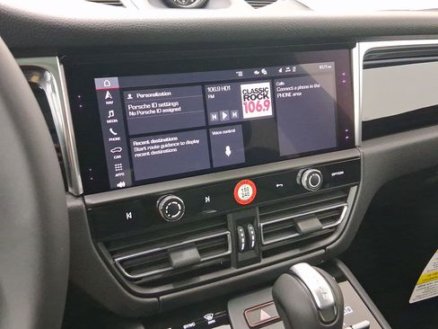 New 2026 Porsche Macan image 20