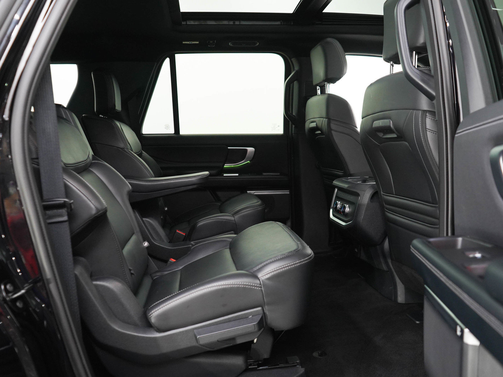 Used 2025 Ford Expedition Max Platinum w/ Stealth Appearance Package AWD/4WD image 13