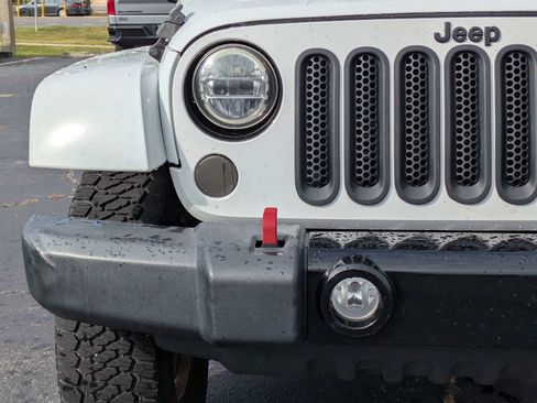 Used 2014 Jeep Wrangler Unlimited Sahara AWD/4WD image 10
