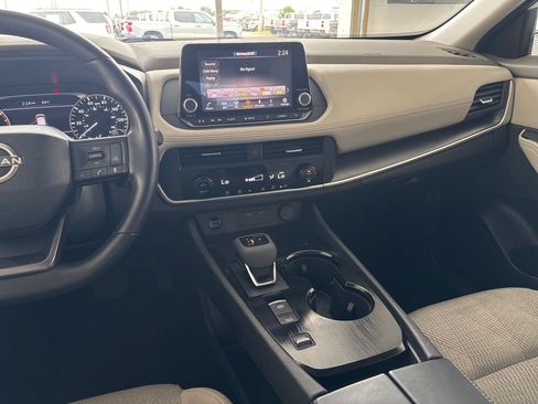 Used 2025 Nissan Rogue SV FWD image 23