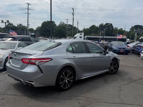 Used 2020 Toyota Camry SE FWD image 8