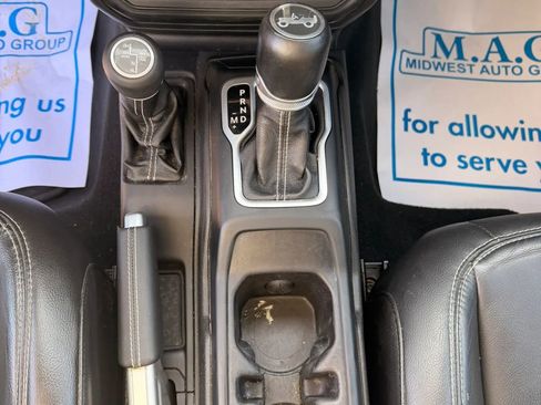 Used 2018 Jeep Wrangler Unlimited Sahara AWD/4WD image 13