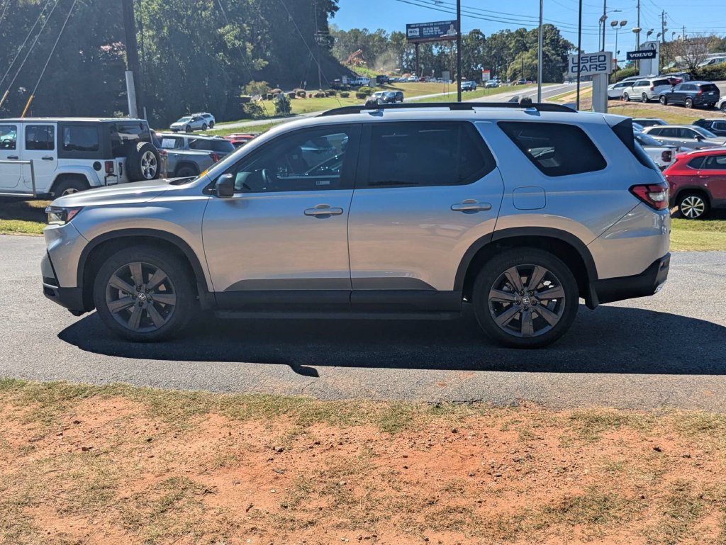Used 2023 Honda Pilot Sport image 7