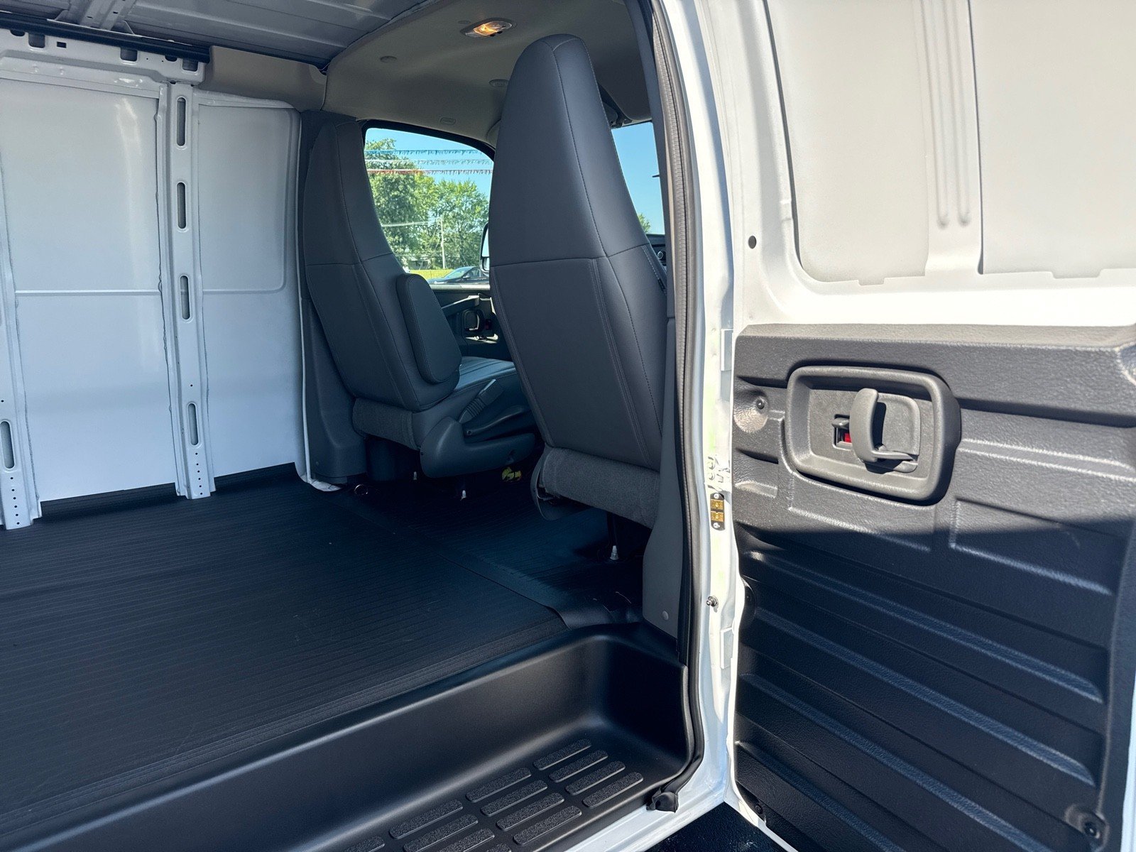 New 2025 Chevrolet Express 2500 Extended w/ Enhanced Convenience Package RWD image 18