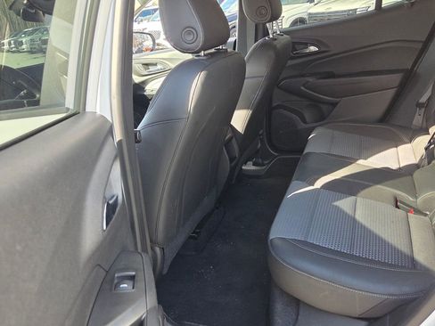 Used 2025 Chevrolet Trax LT image 7