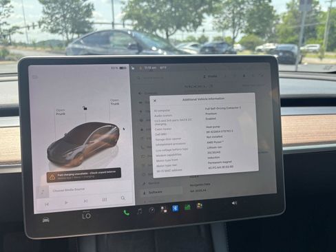 Used 2022 Tesla Model 3 Long Range AWD/4WD image 29
