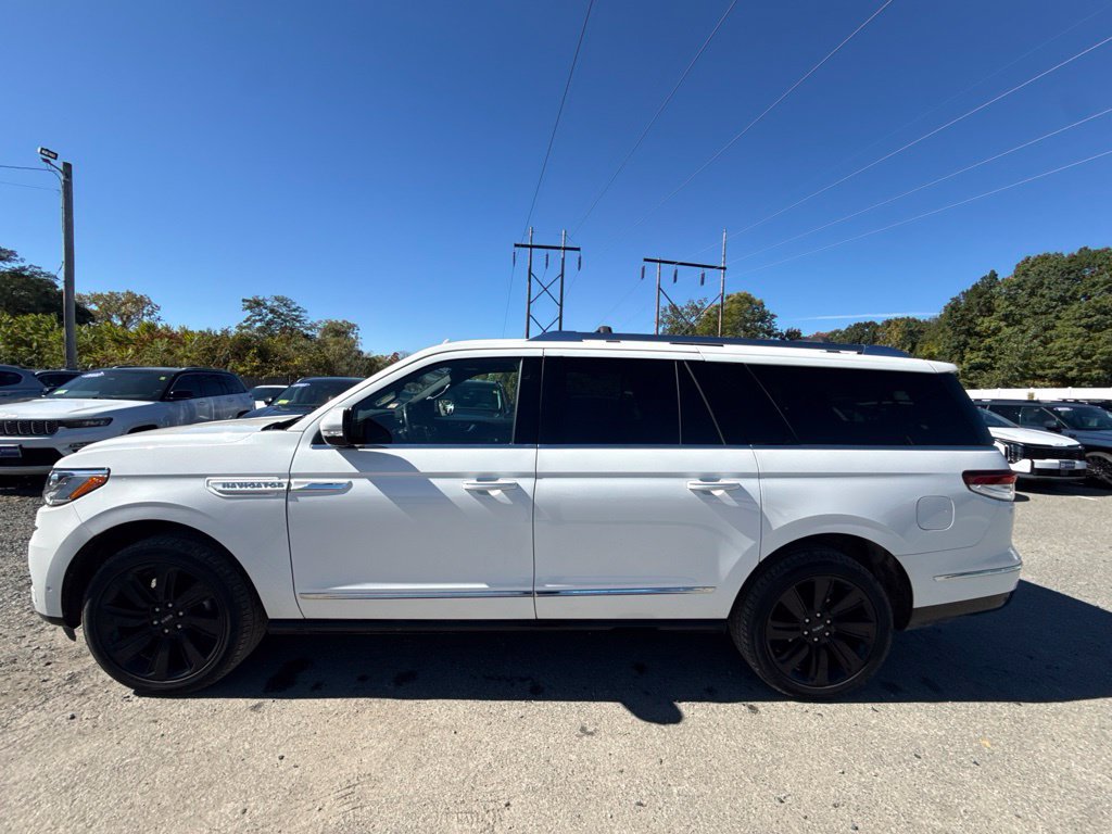 Used 2024 Lincoln Navigator L Reserve w/ Monochromatic Package AWD/4WD image 9