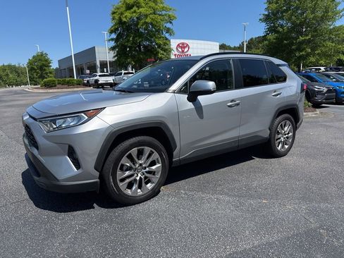 Used 2020 Toyota RAV4 XLE Premium FWD image 1