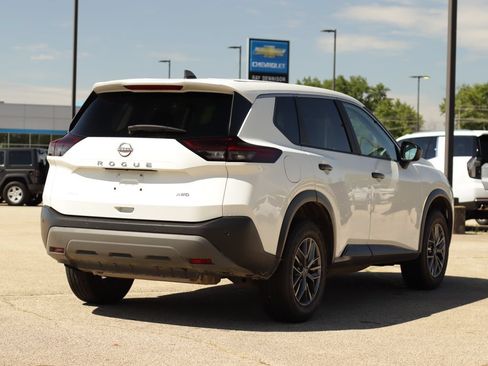 Used 2023 Nissan Rogue S AWD/4WD image 7