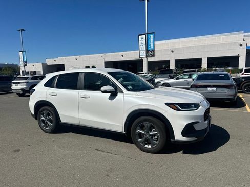 Used 2026 Honda HR-V LX image 2