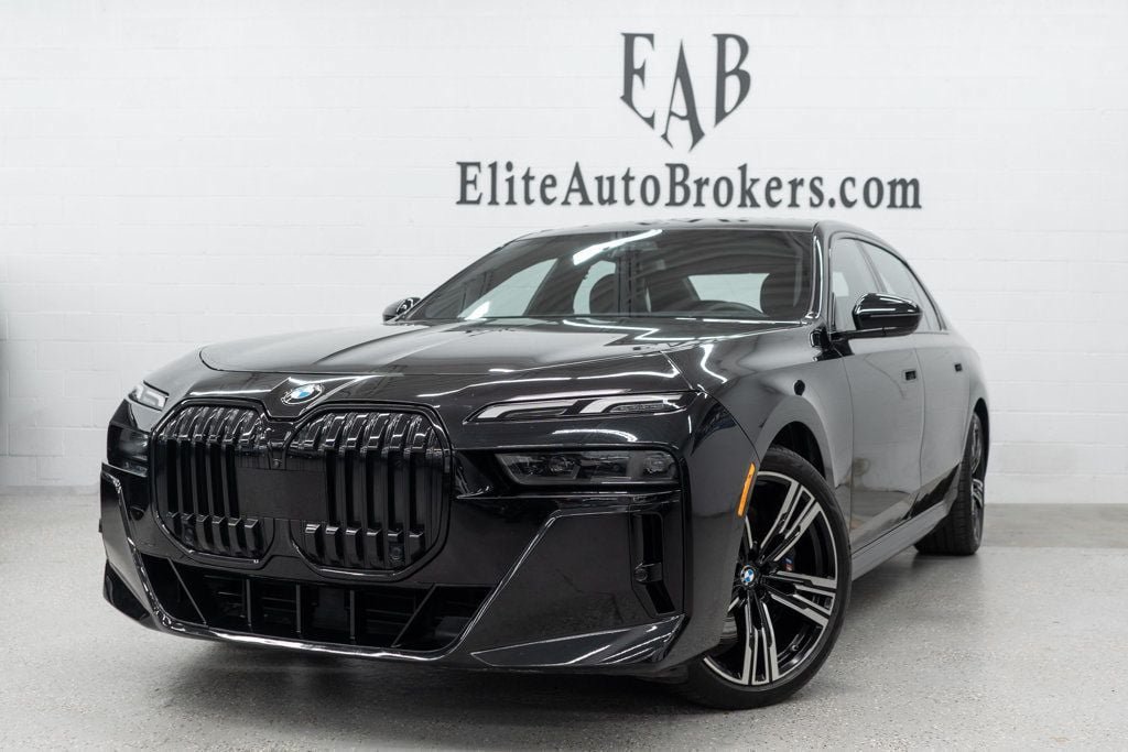 Used 2023 BMW 760i xDrive AWD/4WD image 1