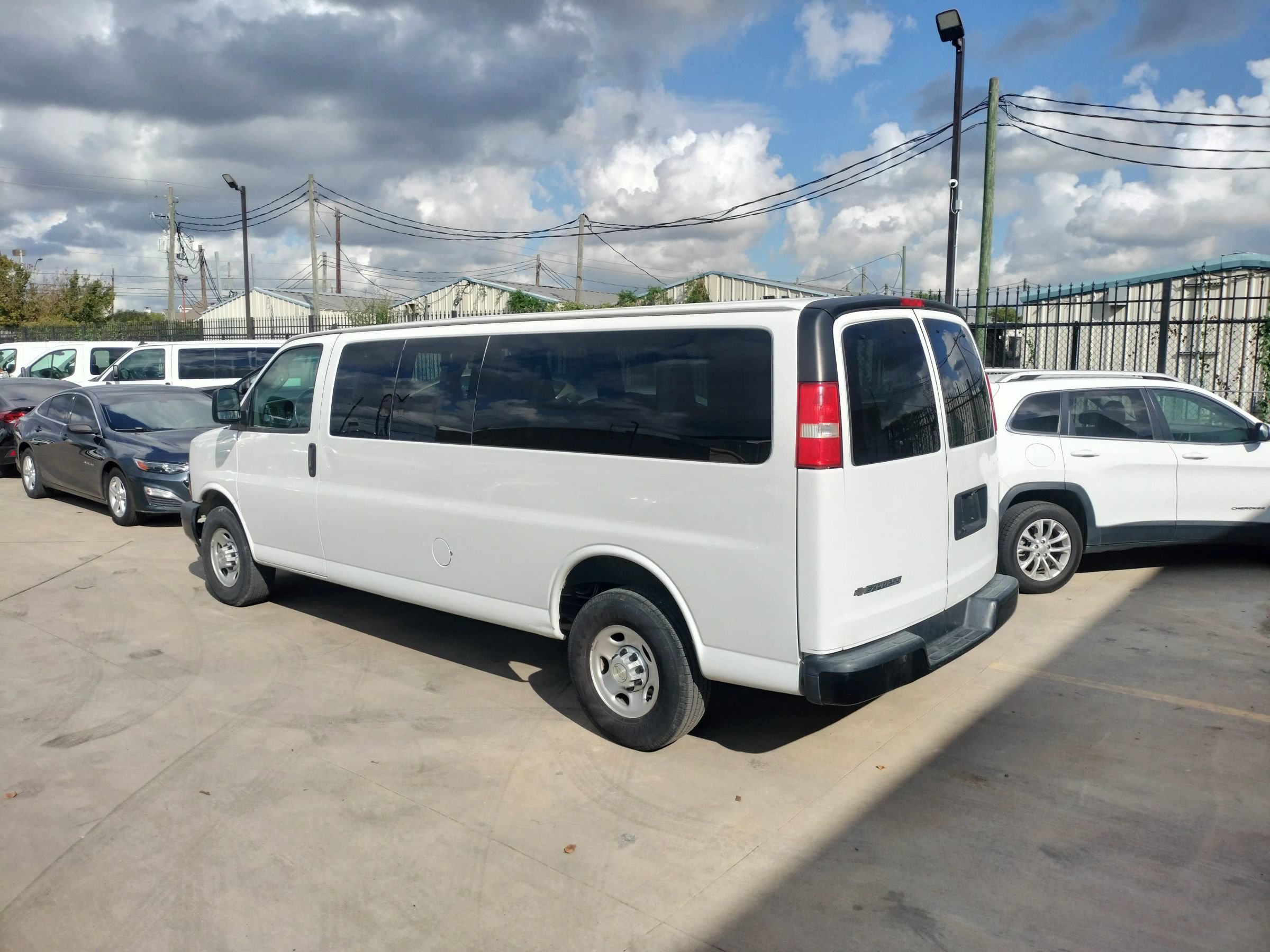 Used 2019 Chevrolet Express 2500 LS w/ Driver Convenience Package RWD image 5