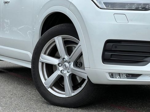 Used 2022 Volvo XC90 T5 Momentum AWD/4WD image 2