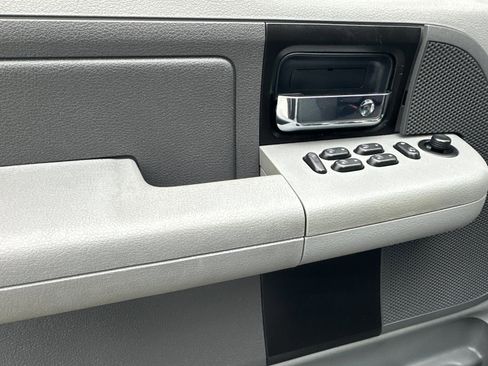 Used 2005 Ford F150 XLT image 11