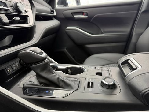 Certified 2024 Toyota Highlander XSE image 43