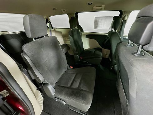 Used 2019 Dodge Grand Caravan SE w/ UConnect Hands-Free Group FWD image 33
