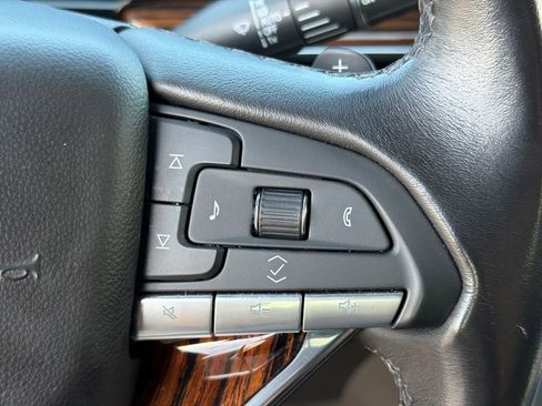 Used 2023 Cadillac Escalade Premium Luxury image 26