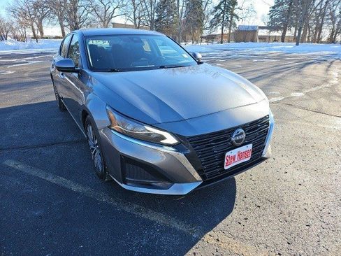Used 2023 Nissan Altima 2.5 SV image 8