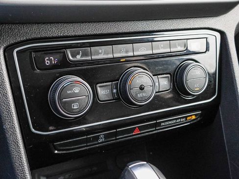 Used 2021 Volkswagen Atlas SEL Premium image 32